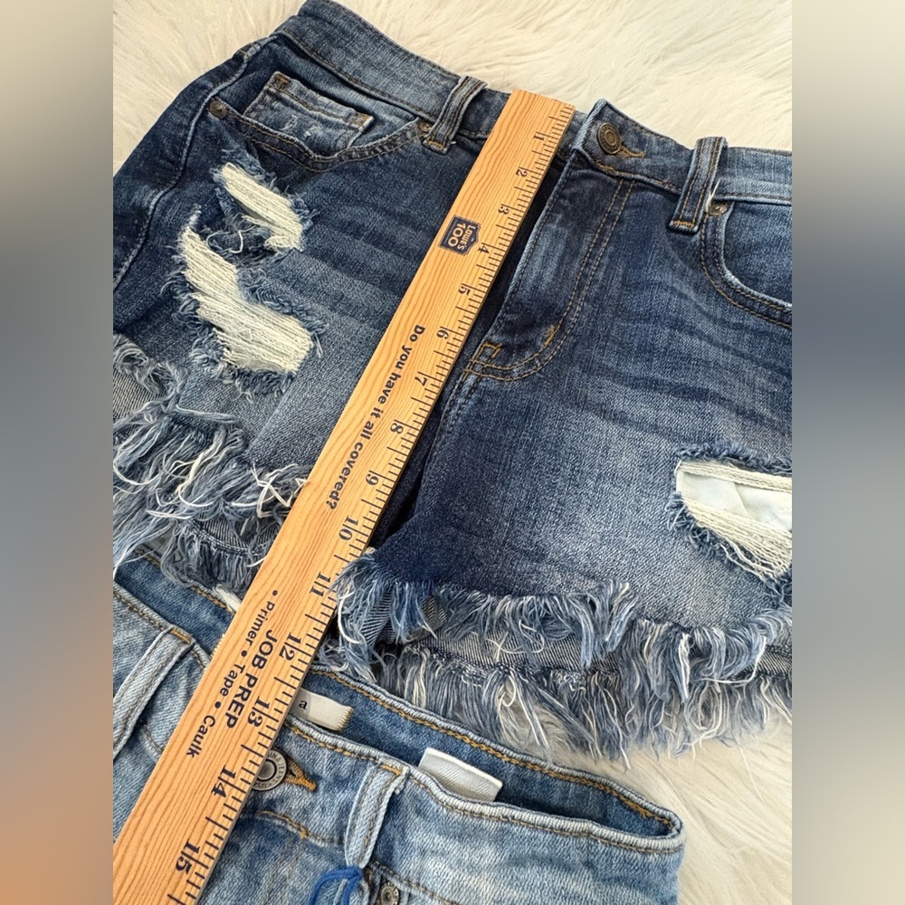 eunina Bundle of 2 Two-Tone Distressed Frayed Hem Denim Shorts (A13) - Picture 3 of 6